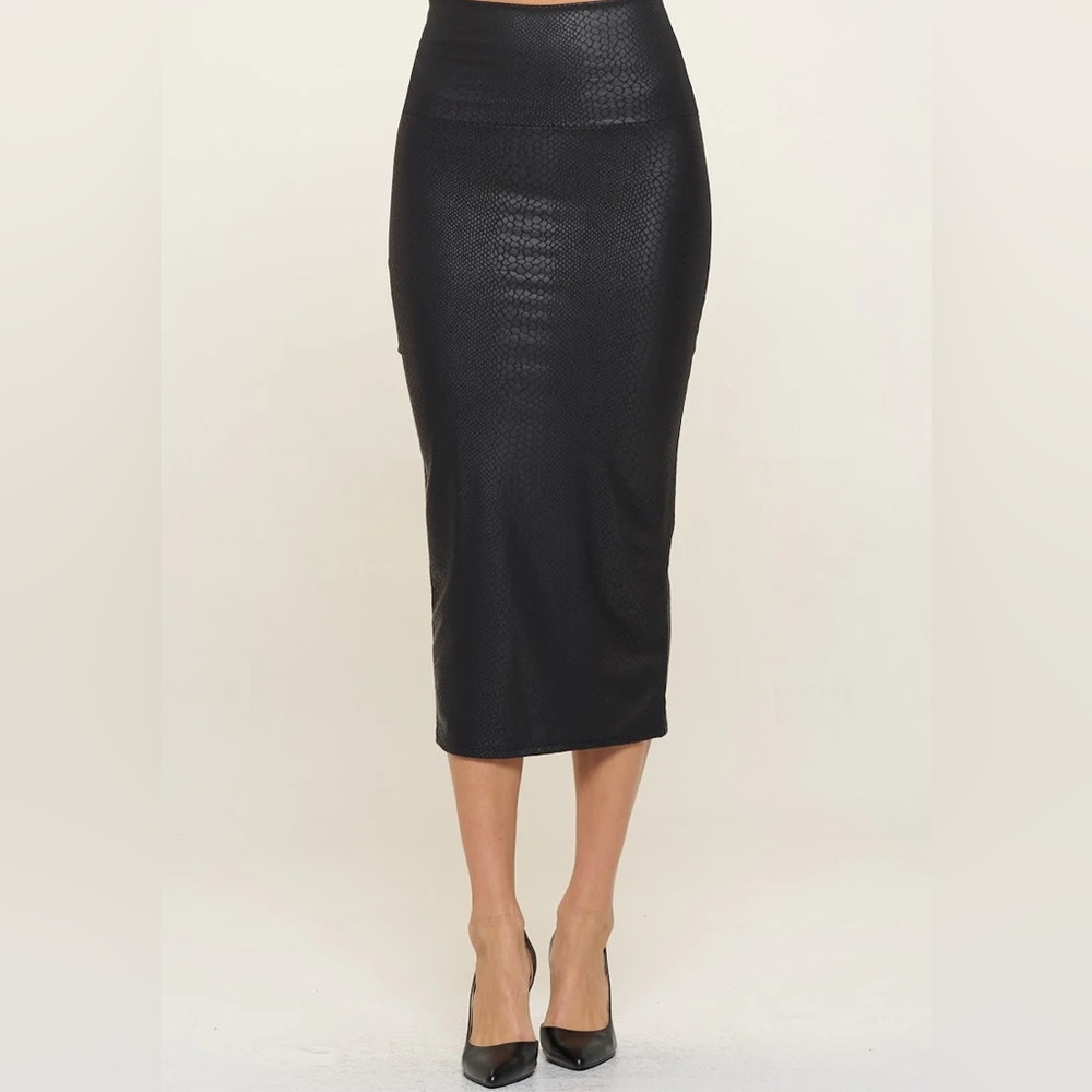 EMBOSSED SNAKESKIN PENCIL SKIRT